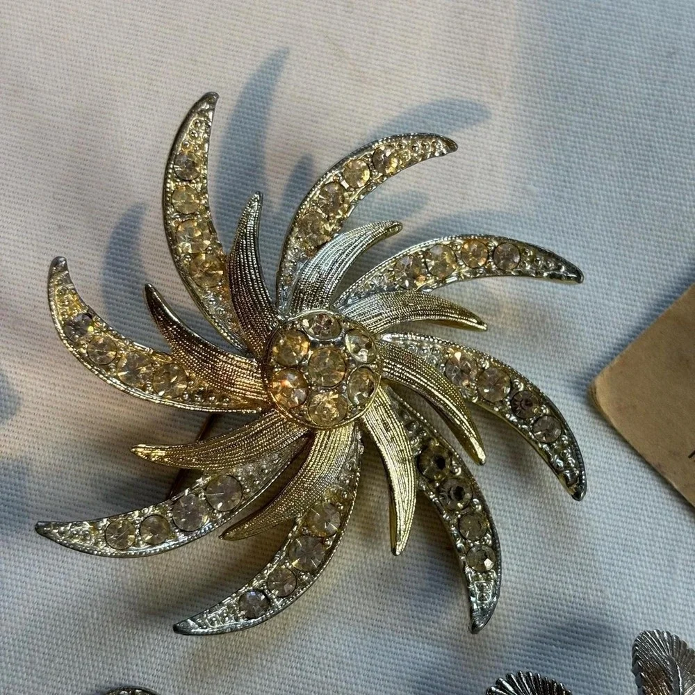 Lot of 6 Vintage Brooches and Earrings Silver Pearls Rhinestones Floral Grape